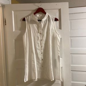 This is a gorgeous linen white Eileen Fisher tunic with slits